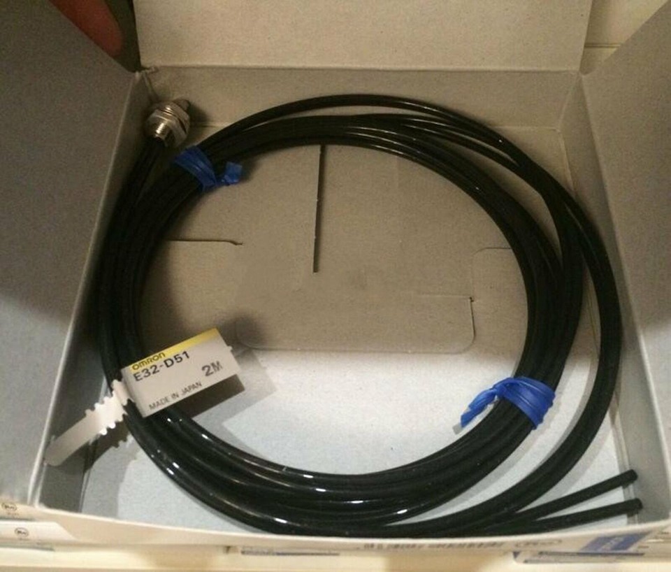 1 PCS NEW IN BOX OMRON E32-D51 2M Fiber Optic Sensor