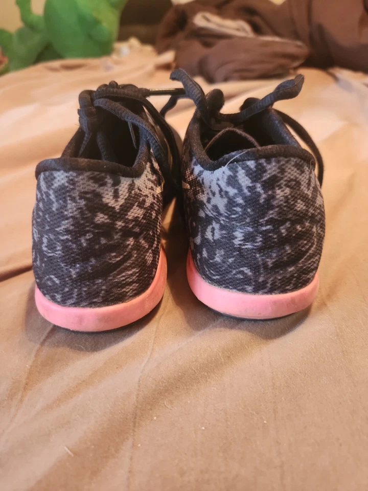 Nike Womens Size 6 Shoes Studio Trainer 2 Cross Trainers Black Pink Gray Leopard - Image 4 of 4