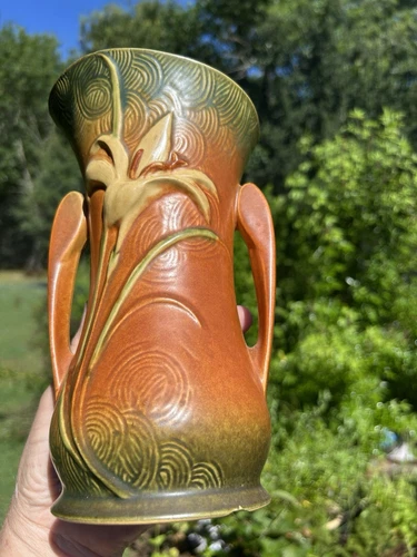Roseville Brown/green Zephyr Lily Vase With Handles 135-9" Slant Top(has Chip)