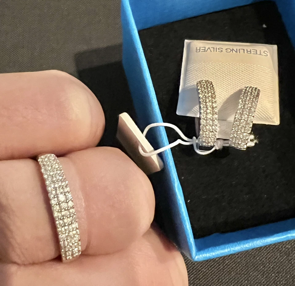 Brincos Pave 1/2 Eternity 925 banda SS anel folheado a ródio tamanho 10 e Pave Huggie - Imagem 4 de 4