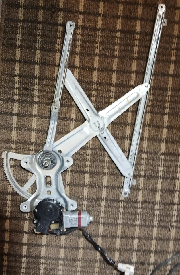 01-07 TOYOTA SEQUOIA 04-06 TUNDRA FRONT LEFT DRIVER WINDOW REGULATOR W MOTOR OEM - Image 3 of 4