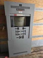 GE 600 amp 208y/120 Main circuit breaker panel board with branch breakers