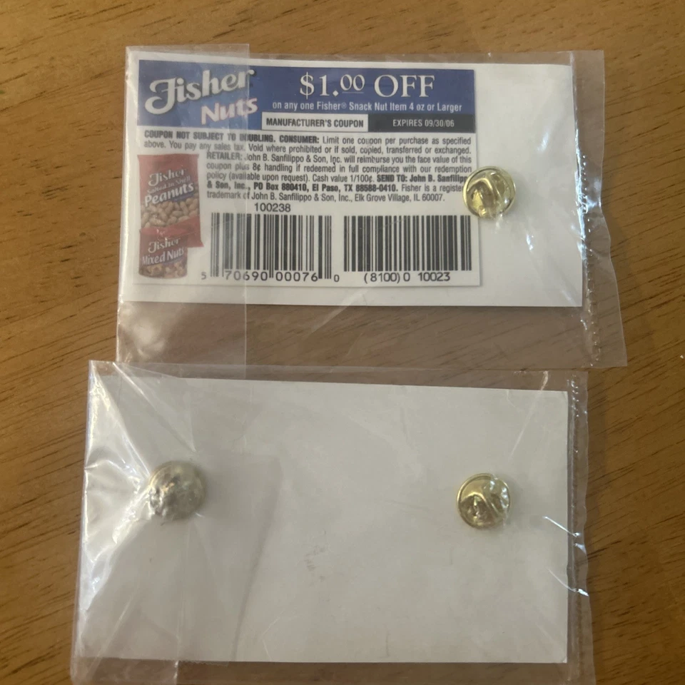 Minn. Twins Hall Of Fame Carl Pohlad, Frank Viola & Zoila Versalles MLB pins - Image 4 of 4