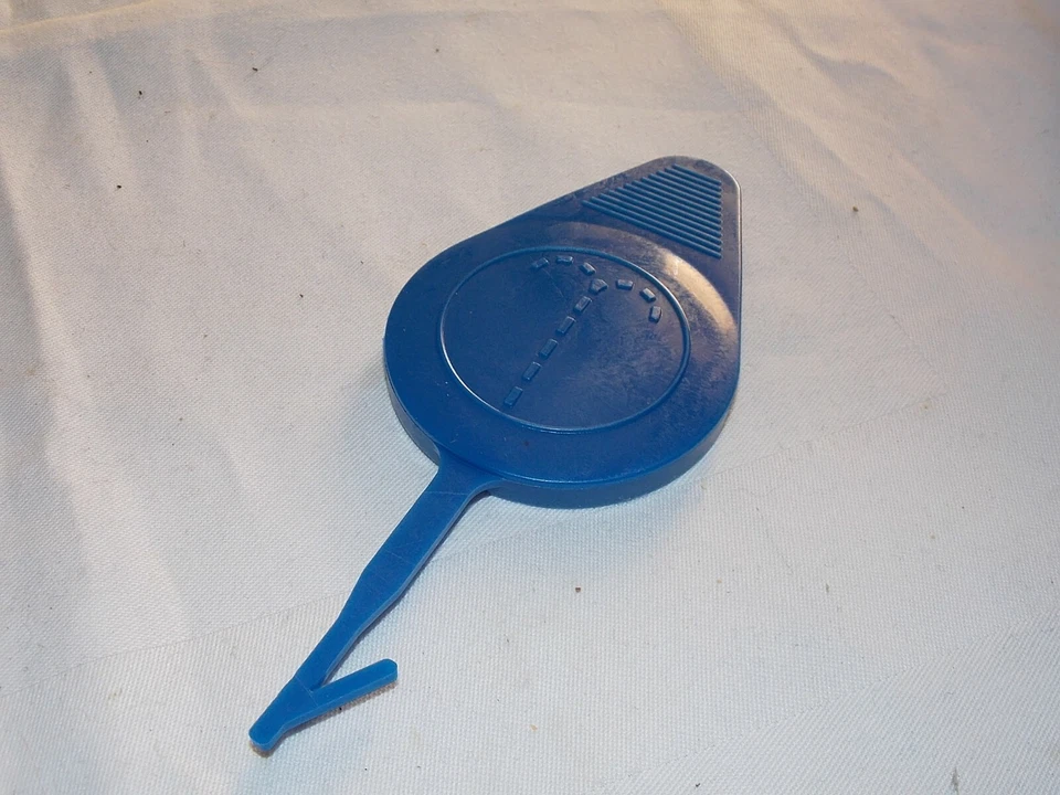 Volvo 700, 740, 760, 900, 940, 960, S90, V90 Windscreen Washer Tank Bottle Cap - Image 3 of 3