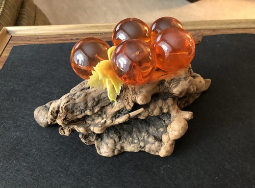 Vintage retrò metà secolo moderno vetro lucite grappolo ambra uva su legno alla deriva - Foto 4 di 9