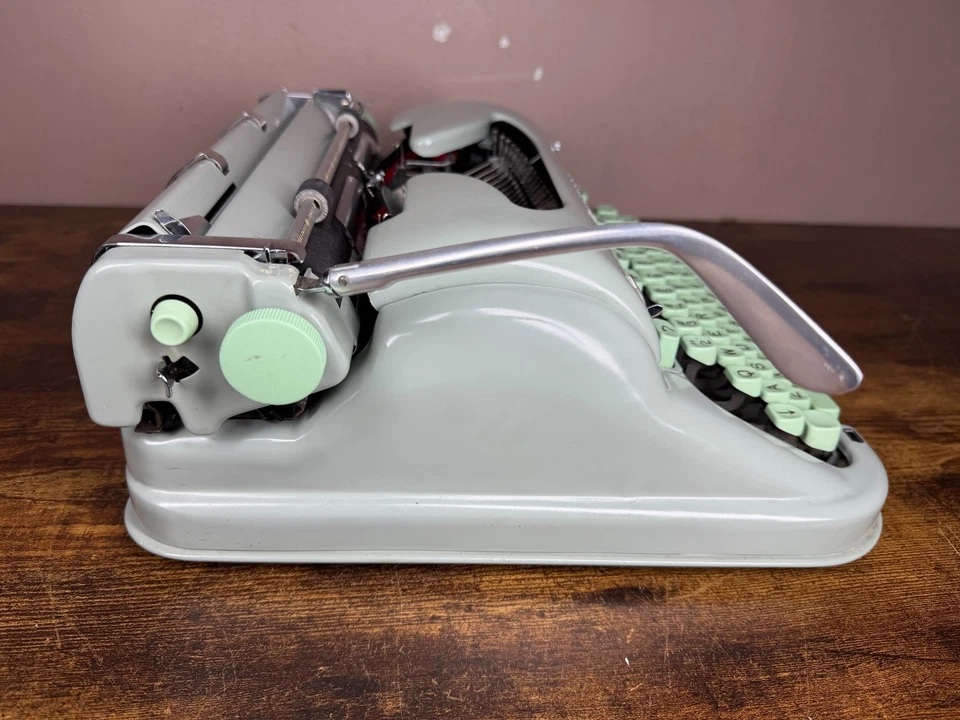 很好! 服务 - 1966 Hermes 3000(第 1 代)老式打字机 Techno Elite — 第 4/4 张图片