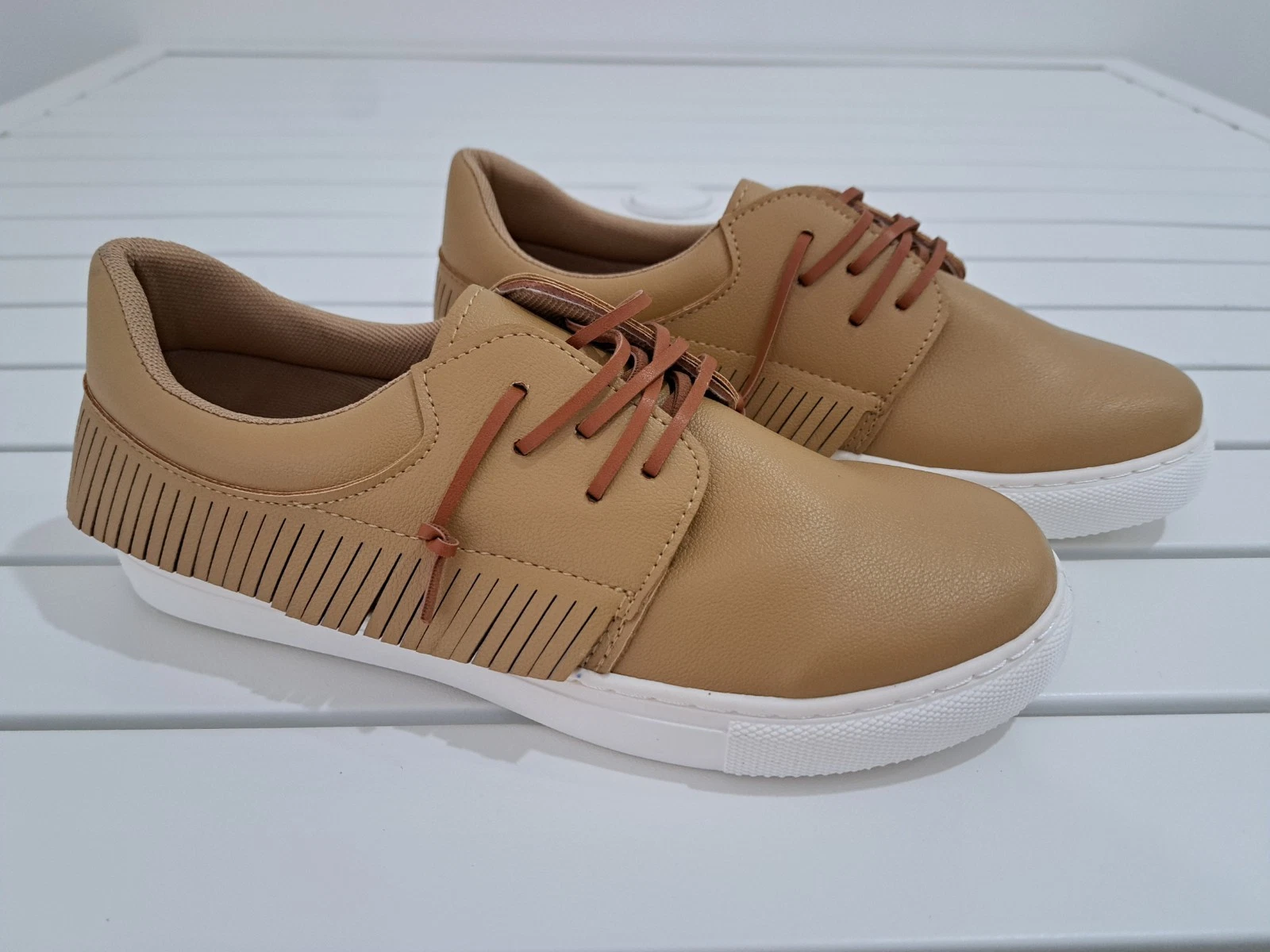 Outwoods Women's Size 8 Fringe Sneaker Shoes- Tan Lace Up NWOT