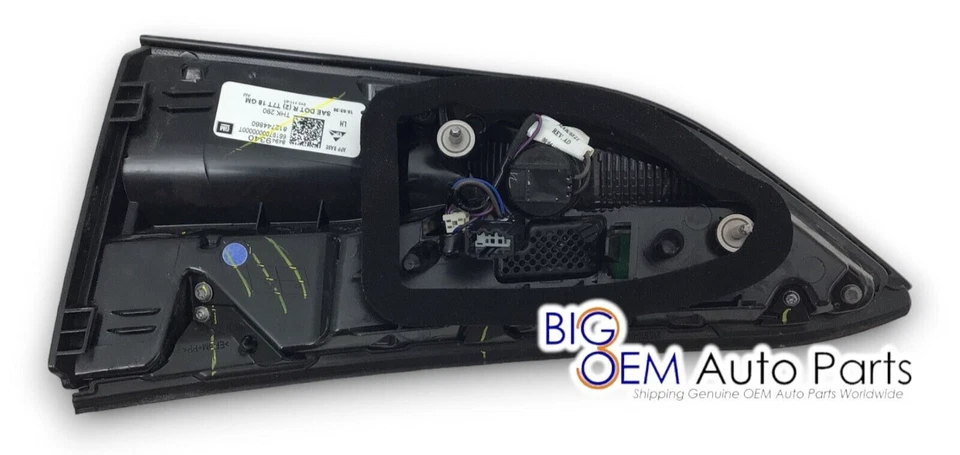 2018 - 2021 GMC Terrain LH Driver Side Inner Tail Lamp Light OEM 84949340 - Image 4 of 4