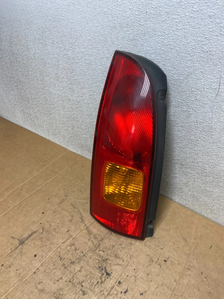 Luz trasera lateral izquierda Nissan Quest 1999 a 2000 OEM T3644 DW Foto 2 de 4