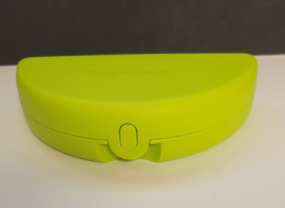 Tupperware 7243 Hinged Storage Lunch Keeper Snacks Empanada Half Circle Green