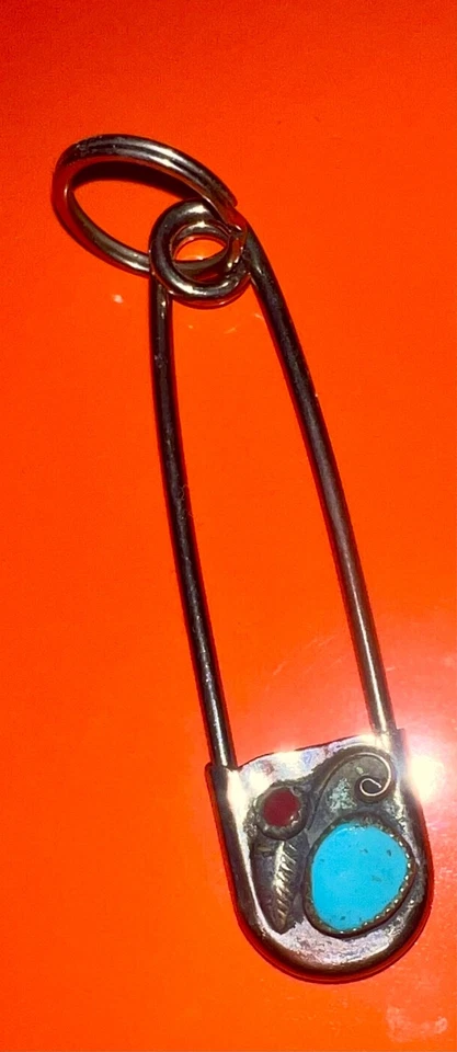 Pin de seguridad de gran tamaño plateado con accesorio/llavero turquesa y cornalina Foto 2 de 4