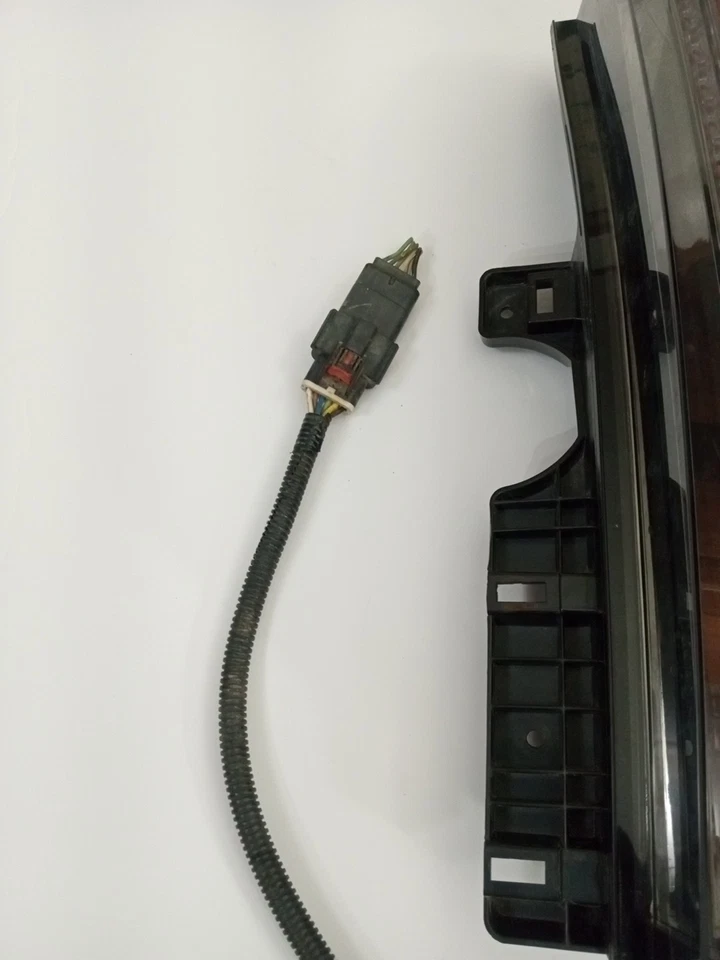 GMC Yukon XL Denali 2015-2020 luces traseras LED luces de freno pasajero derecho Foto 4 de 4