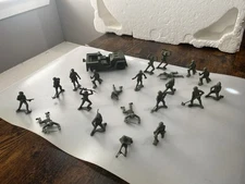 Vintage Tim Mee Toys 21 Pcs Soldiers Playset Army Jeep Collectible