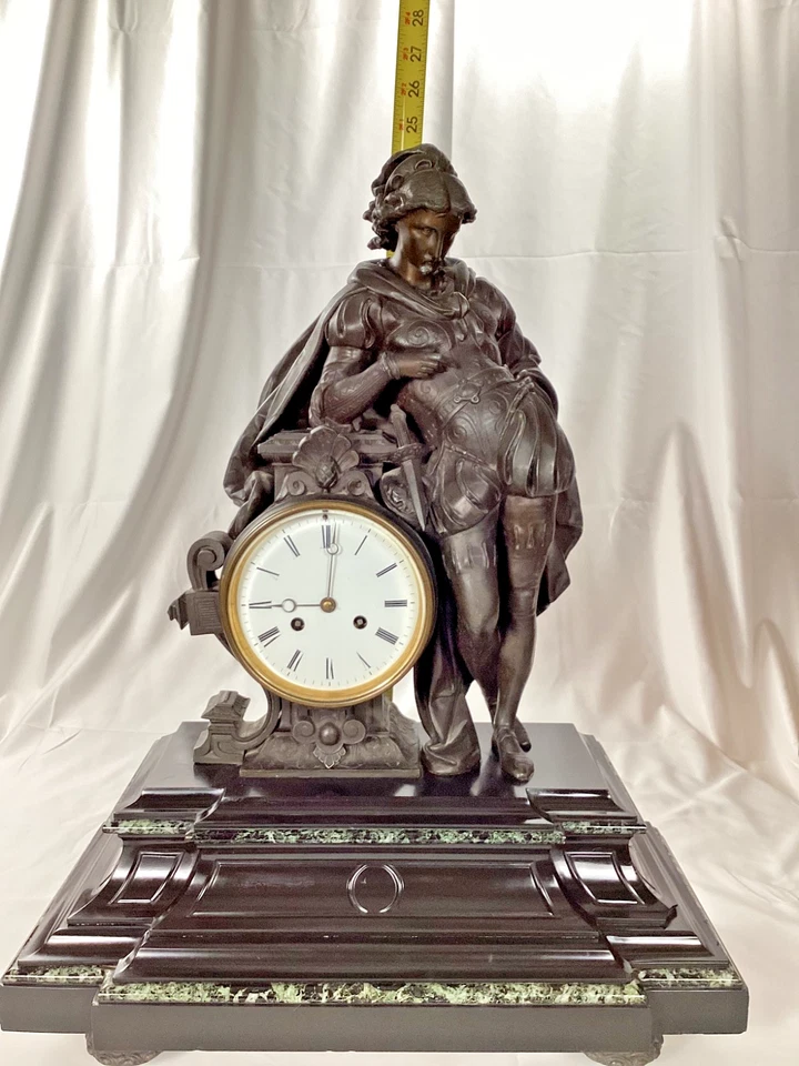 Antiguo reloj de sobremesa con figura francesa - Escultura de caballero - Base de pizarra y mármol - con Foto 2 de 4