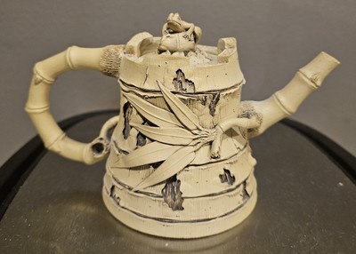 Vintage Chinese Bamboo Style Teapot w/ Frog ~ Signed