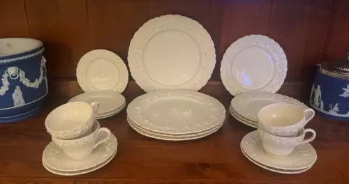 WEDGWOOD QUEENSWARE CREAM ON CREAM SHELL EDGE 4 - 5 PIECE PLACE SETTINGS 20 pcs