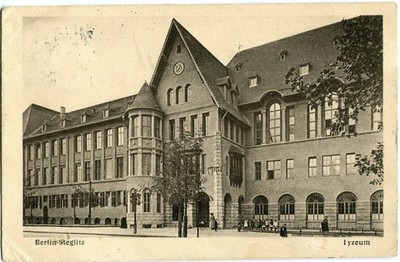 Postcard Berlin Steglitz Lyceum lot on the street, stamp Berlin Dahlem, 1920s