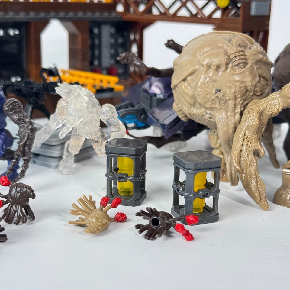 Halo Mega Bloks 97430 Flood Invasion Set COMPLETE ULTRA RARE FLOOD Forms Halo 3! - Image 4 of 4