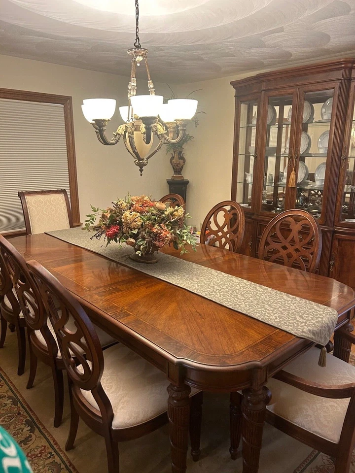 Stanley Dining Room Table, 8 Chairs, China Closet, Buffet - Image 2 of 4