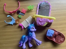 my little pony izzy moonbow And accessories