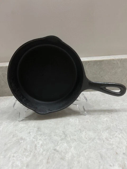 Early Cast Iron 8” Skillet Wagner Ware