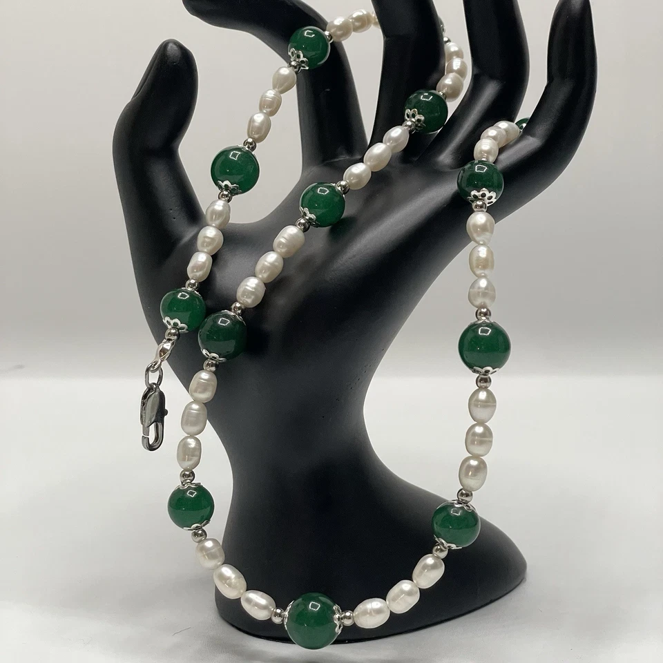 Collar artesanal artesanal de perlas de agua dulce con piedras preciosas de esmeralda verde Foto 4 de 4