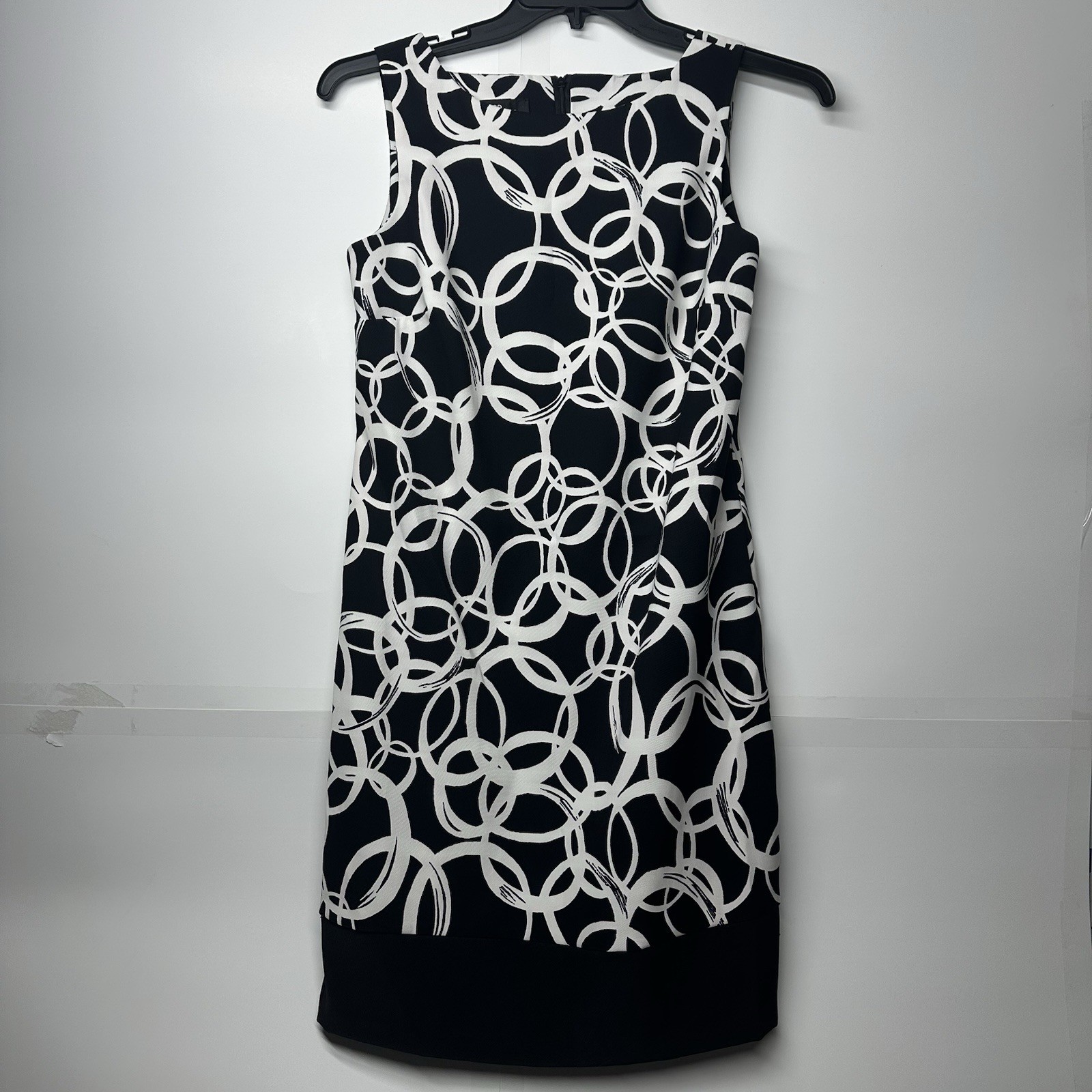 AGB Women’s Dress Size 6 Black White Sleeveless Sheath Geometric Circle Print