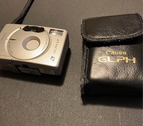 Canon ELPH Camera - Picture 7 of 10