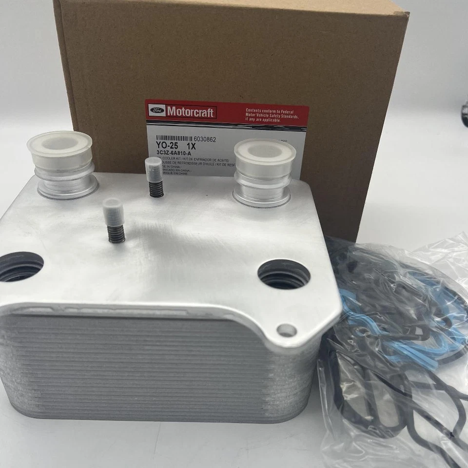 Ford Original Oil Cooler - 6.0 Diesel - 3C3Z-6A810-A Replaces 3C3Z-6A642-CA Foto 3 de 4