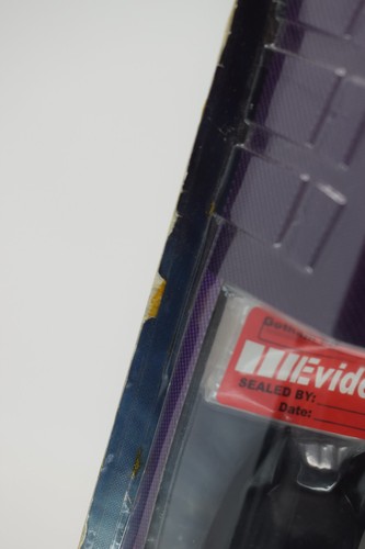 2008 Mattel - Movie Masters Dark Knight Figure: Batman w/ Crime Scene Evidence - Picture 6 of 16