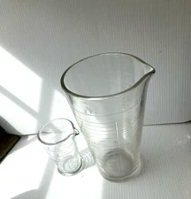 Hazel Atlas Glass Co. Measuring set