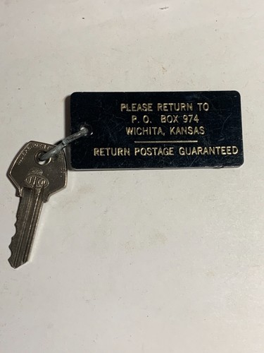 Vintage Hotel Motel Room Key Fob with Key Wichita Kansas #12 - Imagen 1 de 2