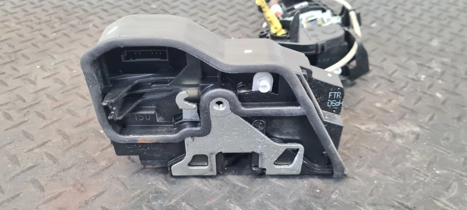 BMW 4 Series F32 2014 Coupe Right Front Door Central Locking Motor 51217202144 - Image 4 of 4