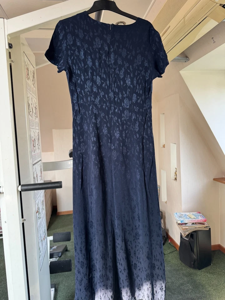 Vestido largo elegante de Laura Ashley Foto 3 de 4