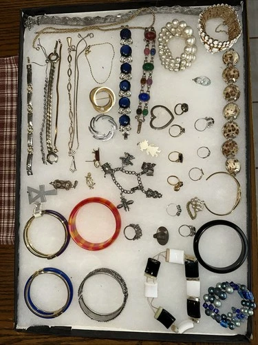 Vintage Lot Mixed Costume Jewelry Necklaces Rings Bracelets +