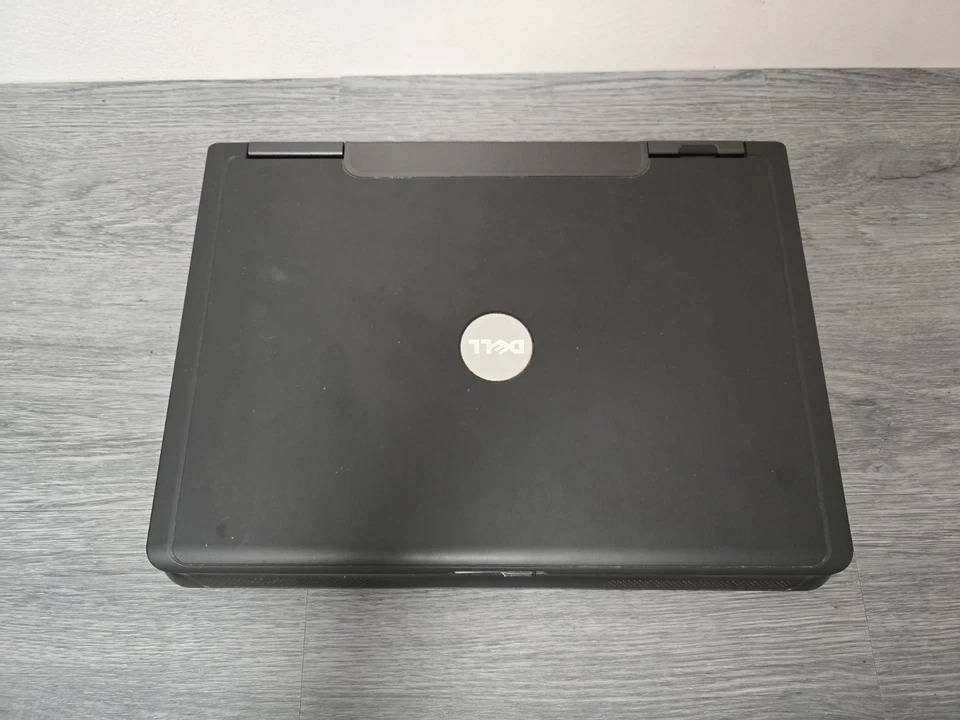 Dell Vostro 1000 15.4" Laptop - AMD Athlon 64, 2GB, 120GB, Windows XP SP3 - Image 3 of 4