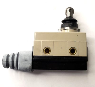 OMRON LIMIT SWITCH ZC-N2255 A300 0.5A 125VDC 0.25A 250VDC ROLLER