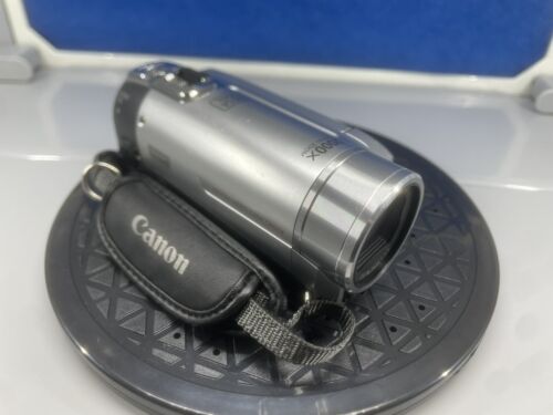 CANON FS100 Digital Camcorder Camera 45x 2000x Zoom 2.7" LCD With Memory Card - Picture 4 of 10