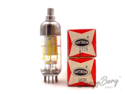 2 Vintage Raytheon 1X2B/1BX2 Half-Wave Rectifier TV Audio Vacuum Tube Valve- Ban