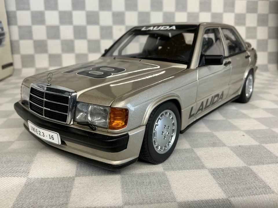 1/18 AUTO ART MERCEDES 190 E 2.3-16 NURBURGRING ANIVERSARIO 1984 LAUDA Foto 4 de 4