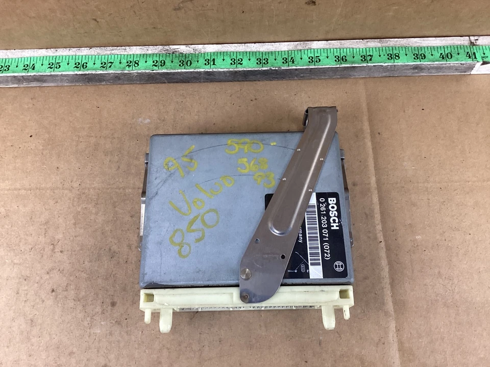 Unidad de módulo de control del motor Volvo 850 1994-1996 ECU ECM 0261203071 Foto 2 de 4