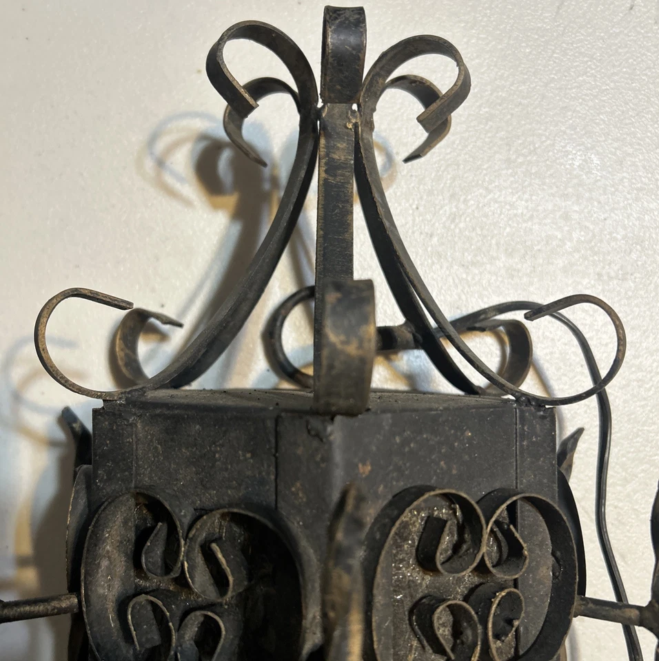 En muy buen estado 2 APARALICES DE PARED ELÉCTRICOS ORIGINALES GÓTICO RENACIMIENTO ESPAÑOL HIERRO FORJADO Foto 4 de 4