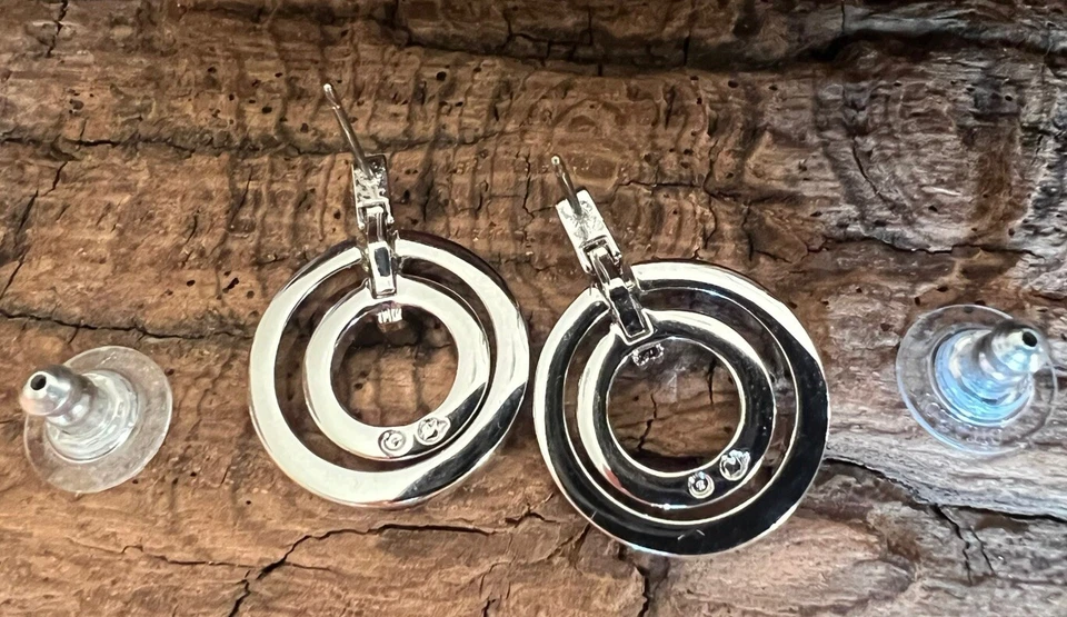 Auténticos Pendientes Swarovski Chapados en Rodio Cisne Firmado Punzón en Doble Círculo Foto 4 de 4