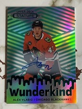 2022-23 Upper Deck Stature Wunderkind Auto Green Alex Vlasic RC /25 #W-9 Chicago