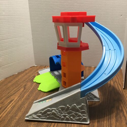 Fisher Price Little People Wheelies Airport +Airplane-Luggage Carrier-Helicopter - Picture 8 of 19