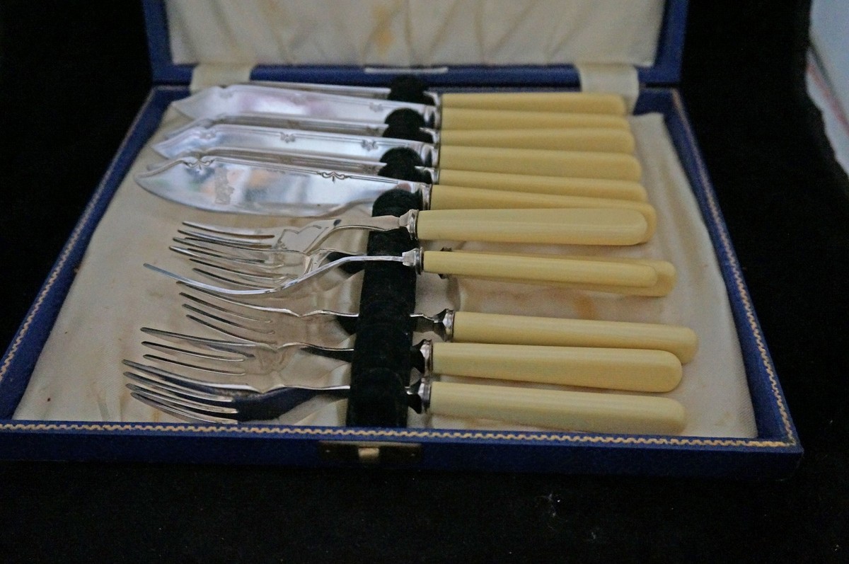 Antique James Walker London Jeweler Silver Fish Cutlery Set In