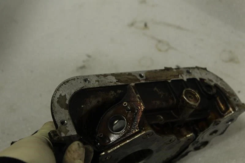 Toyota 4runner 2002 cubierta de distribución inferior del motor Foto 4 de 4