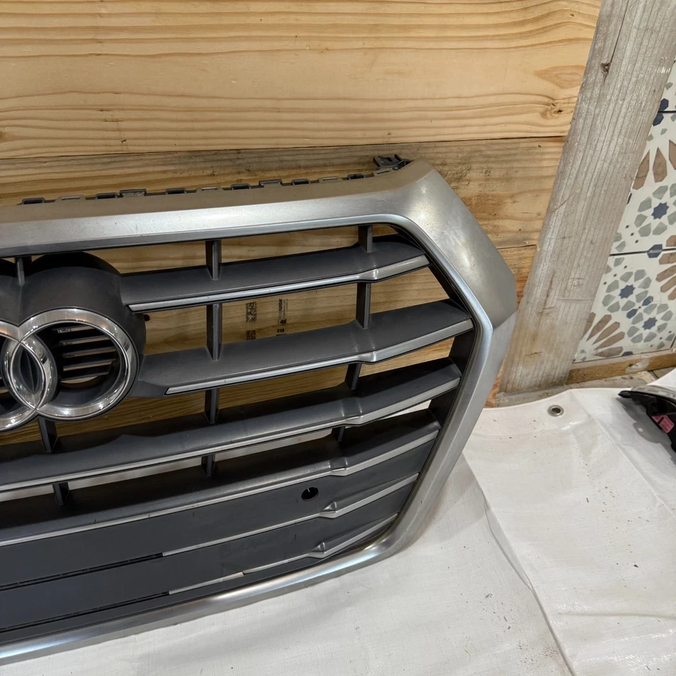 Audi Q5 Quattro S-Line 2018 2019 2020 parrilla superior delantera 80A853651C original OEM Foto 4 de 4