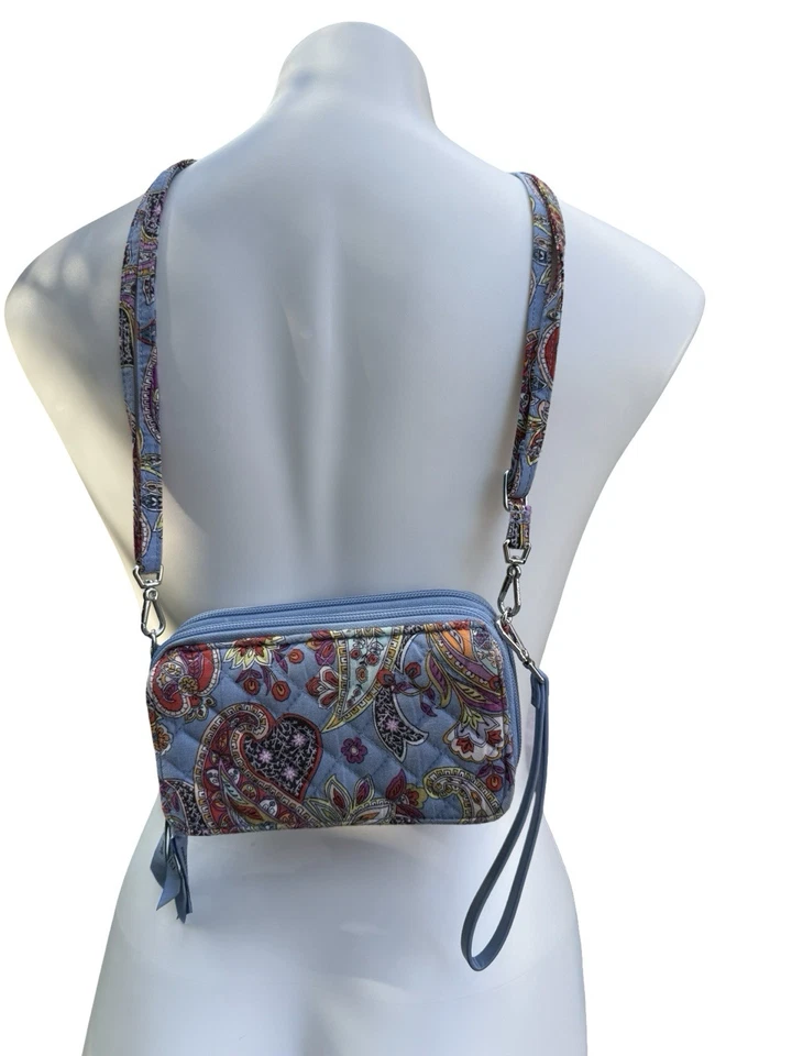 Bolso Bandolera Vera Bradley RFID Muñequera Azul Paisley Floral Acolchado Algodón Foto 3 de 4