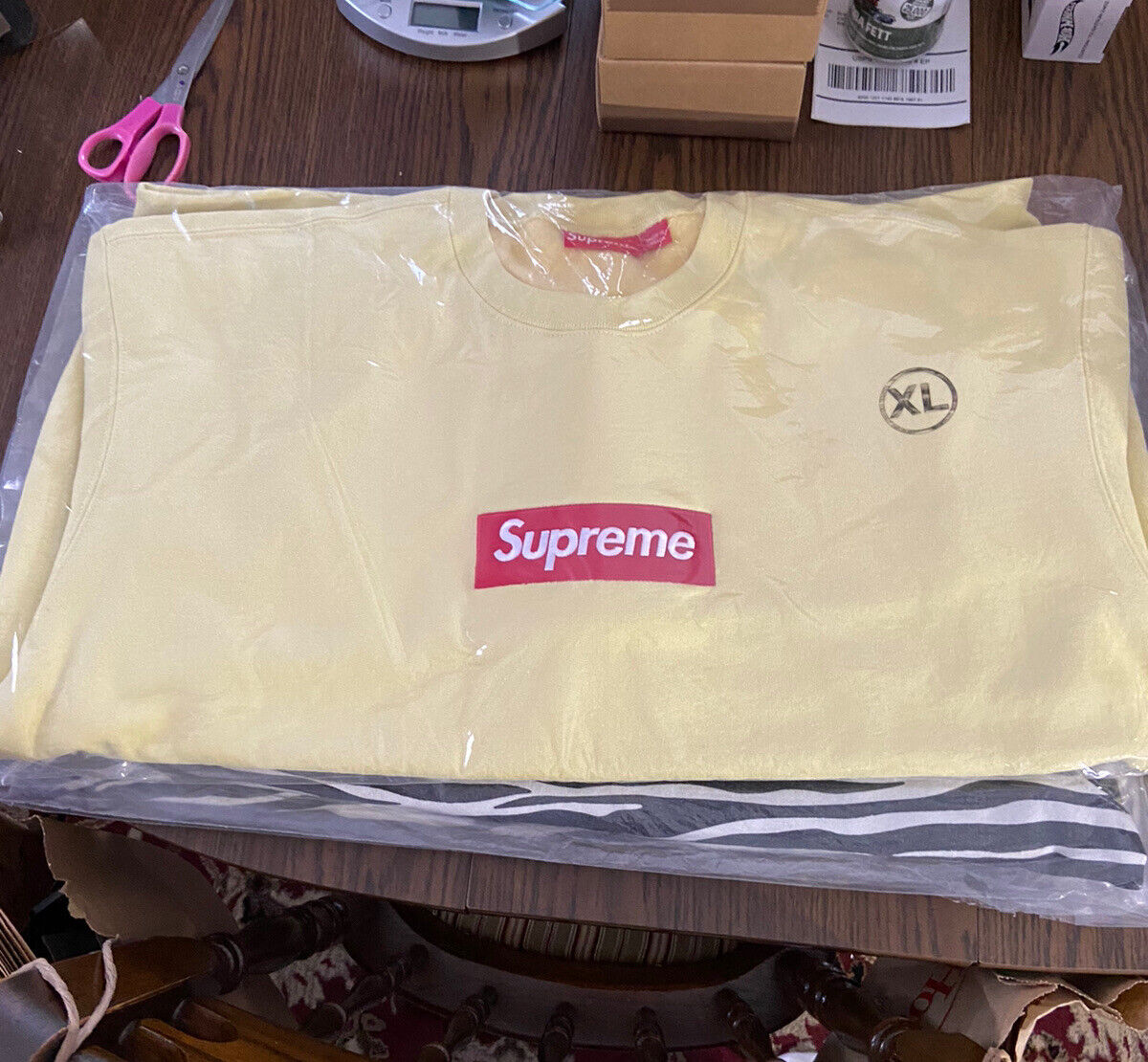 2022 WINTER SUPREME BOX LOGO CREWNECK PALE YELLOW SIZE XL 2022 WINTER SUPREME BOX LOGO CREWNECK PALE YELLOW SIZE XL
